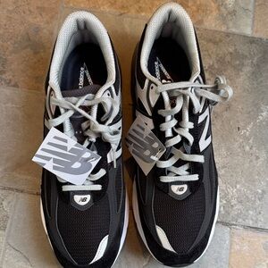 New Balance Men’s Black & White Athletic Sneakers